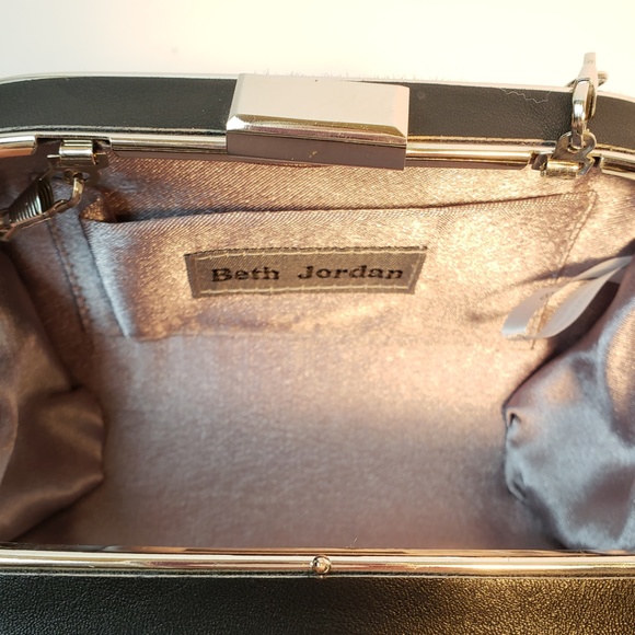 Beth Jordan heart print clutch bag w/ chain - Picture 5 of 8